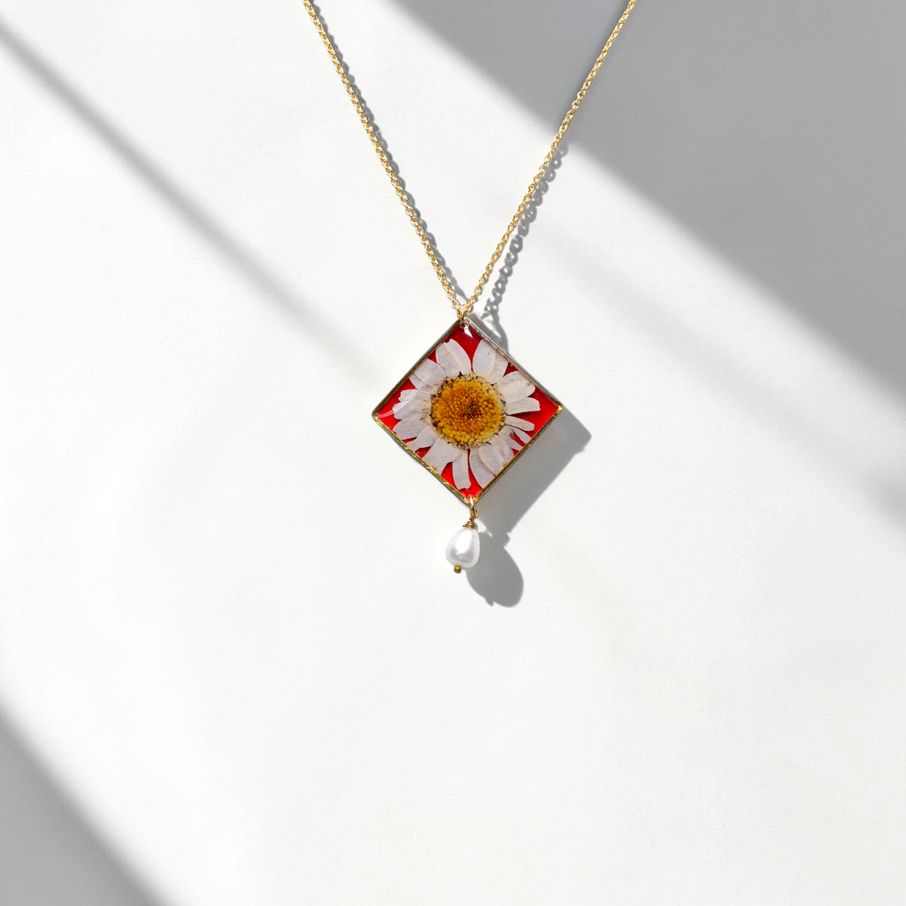 White Daisy & Freshwater Pearl Botanical Jewelry Set